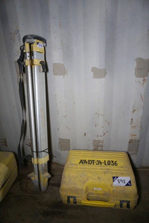 Leica Rugby 100 laser level in carry case with tri...