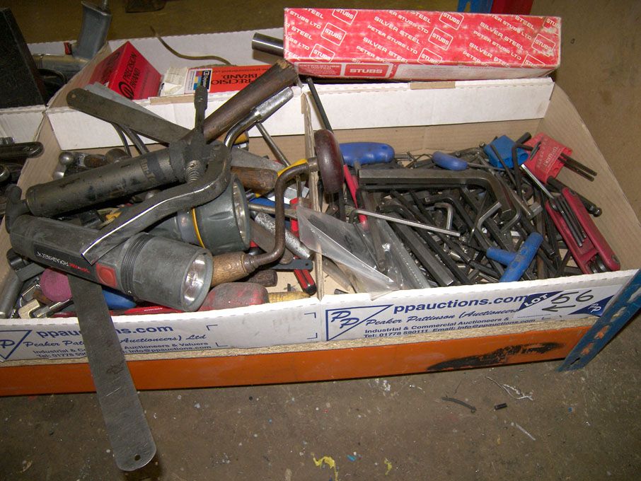 Qty various hand tools inc: files, screw drivers,...