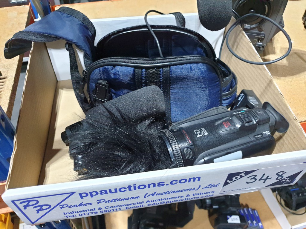 Canon Legria HF G25 HD camcorder, Canon DM-100 dir...