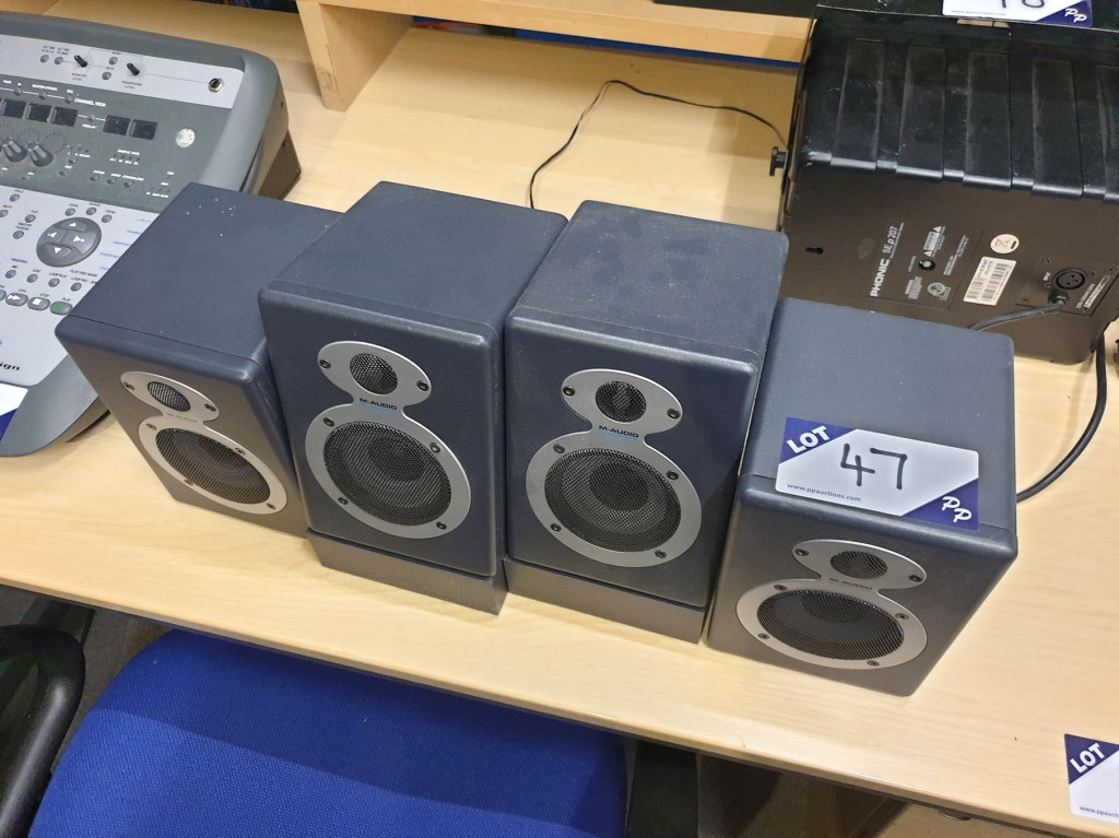 4x M-Audio Studio Pro 3 speakers