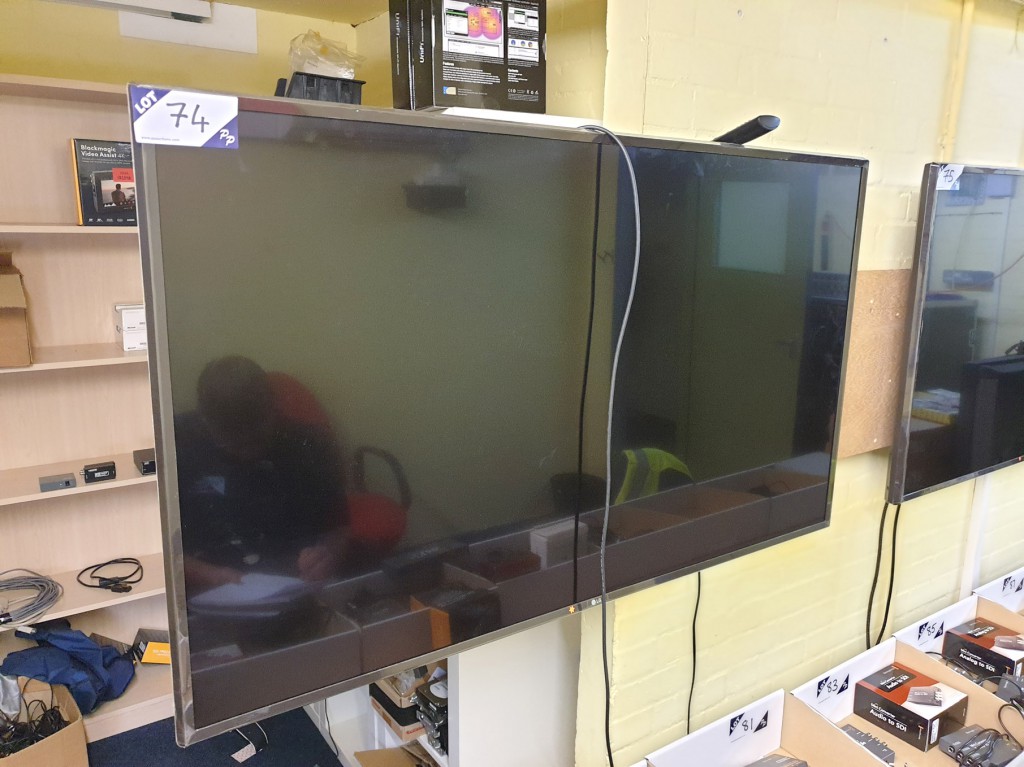LG 55UJ630V 55" UHD TV with remote