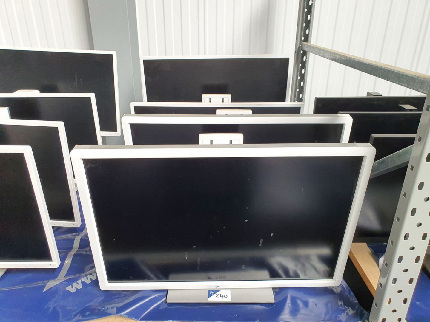 4x Dell P2317HWHB LCD monitors on stands