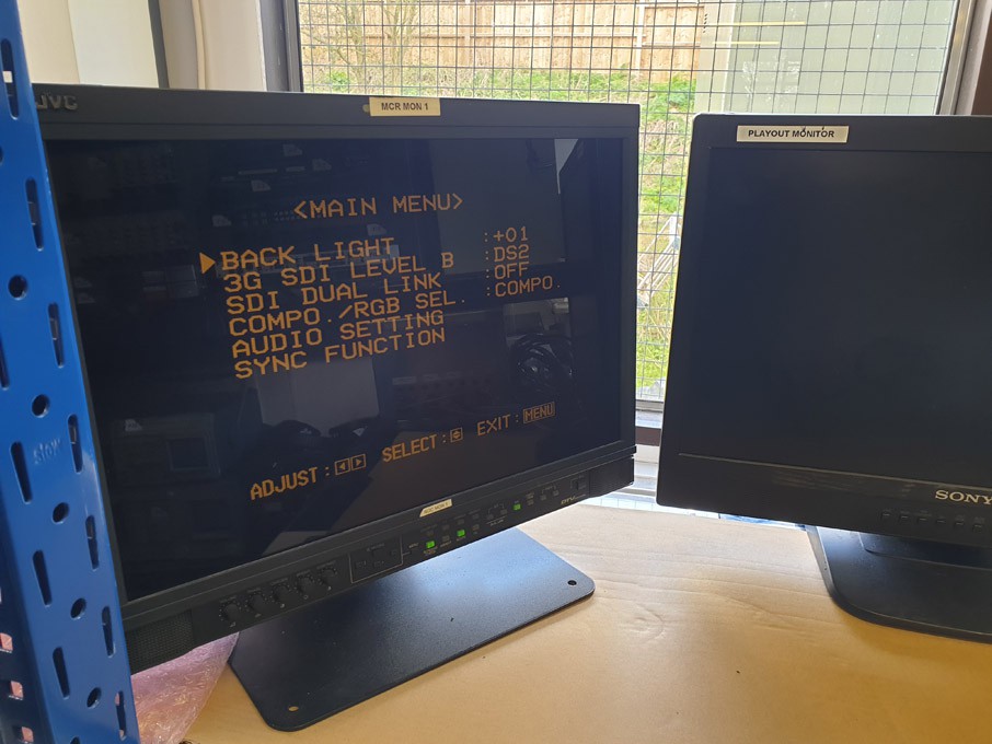 JVC DT-V20L3G multi format LCD monitor