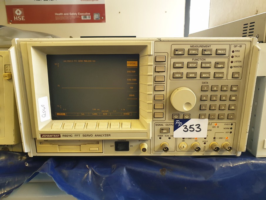 Advantest R211C digital servo analyser