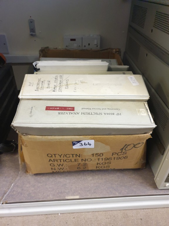 10x Agilent / HP manuals inc: 8560E Cal guide, 811...