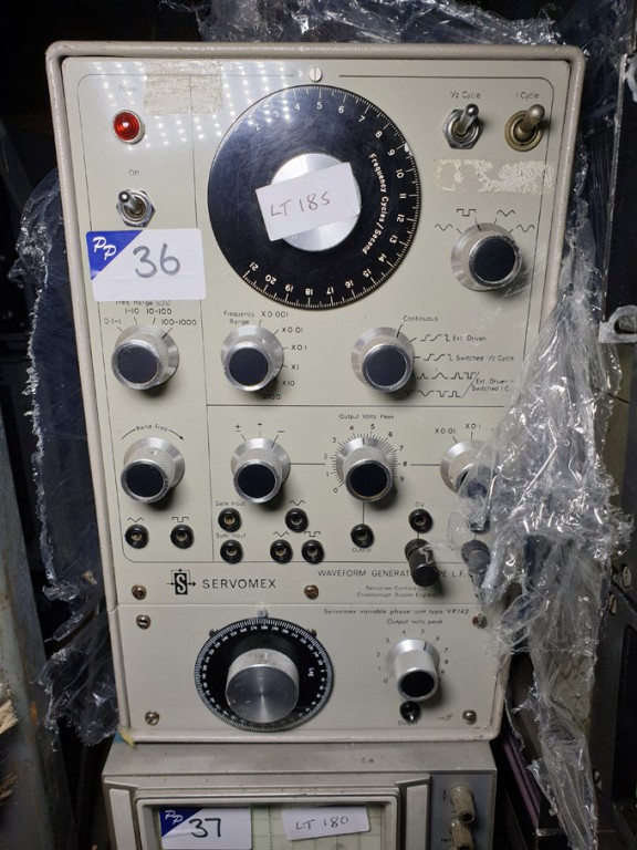 Servomex L.F.141 waveform generator