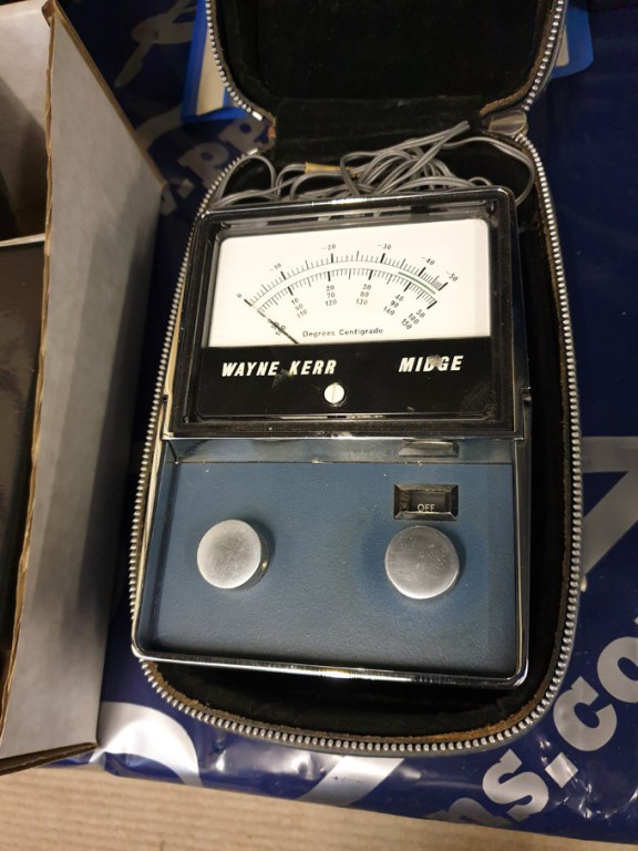 Wayne Kerr MB300 electronic thermometer