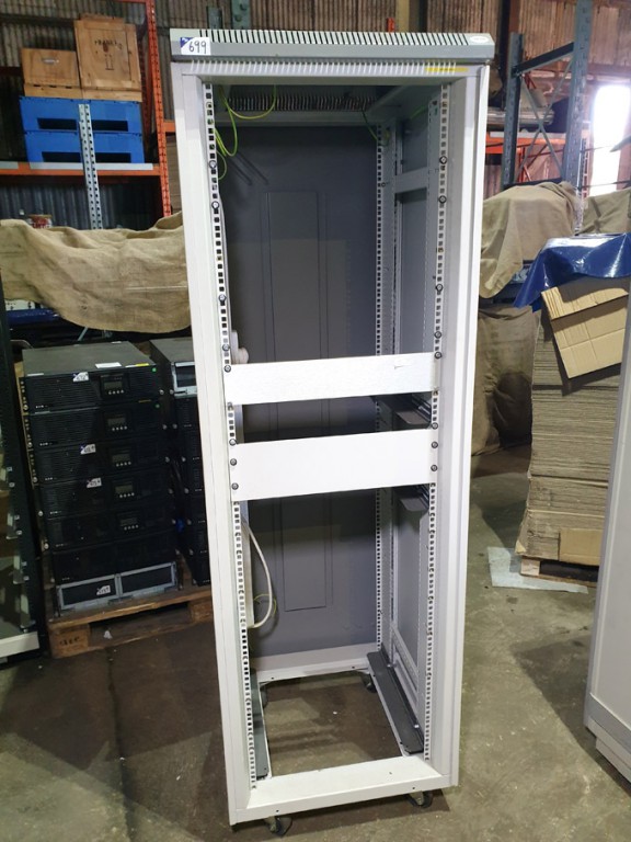 Single 19" rack / cabinet with power cables, 600x1...