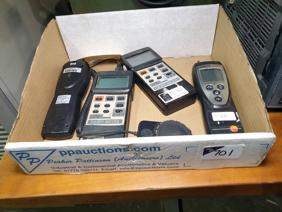 2x RS 180-7133 light meters, 2x Testo 512 thermome...