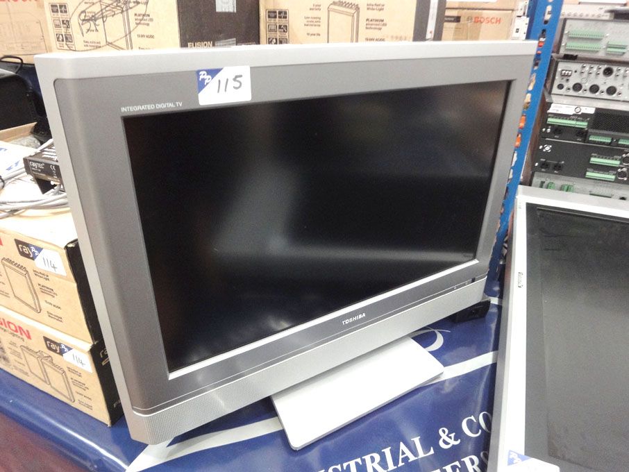 Toshiba 23WLT56B 23" colour LCD television - Lot L...
