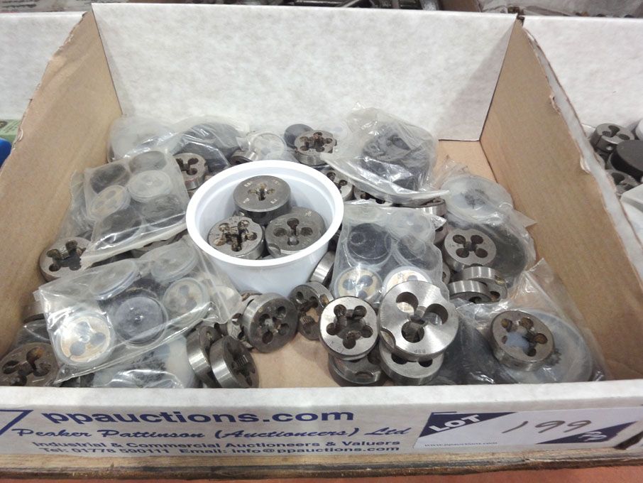 Qty various round dies to 1/2" approx (unused) - L...