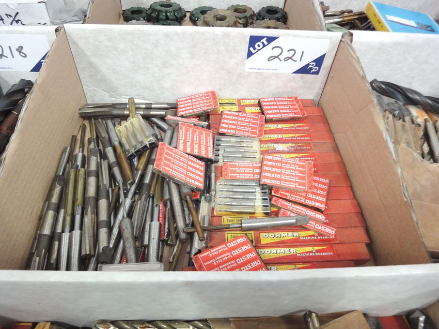 Qty various end mills / taper shank reamers to 10m...