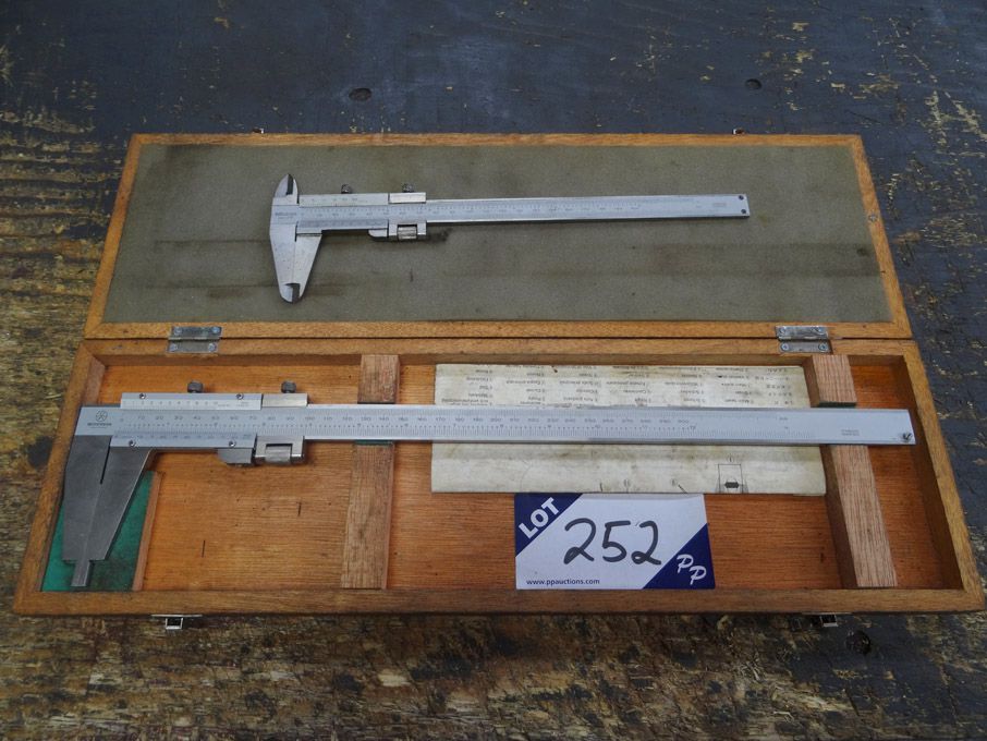 2x Mitutoyo vernier calipers, 200mm & 300mm - lot...