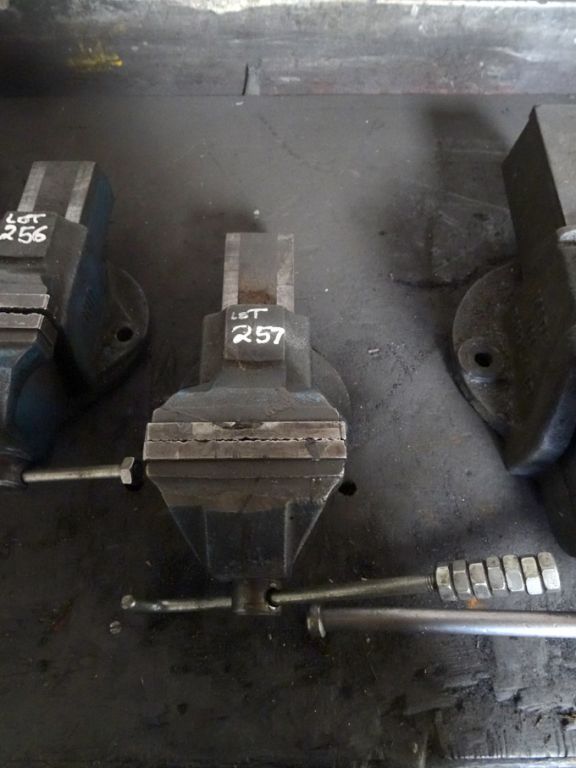 4" bench vice - lot located at: Polesworth, Staff...