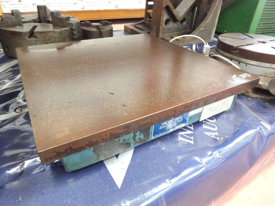 460x460mm CI surface plate - Lot Located at: Kings...