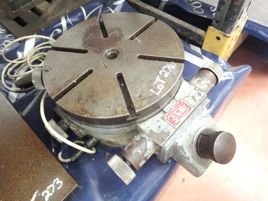OMT 250 rotary table - Lot Located at: Kings Cliff...