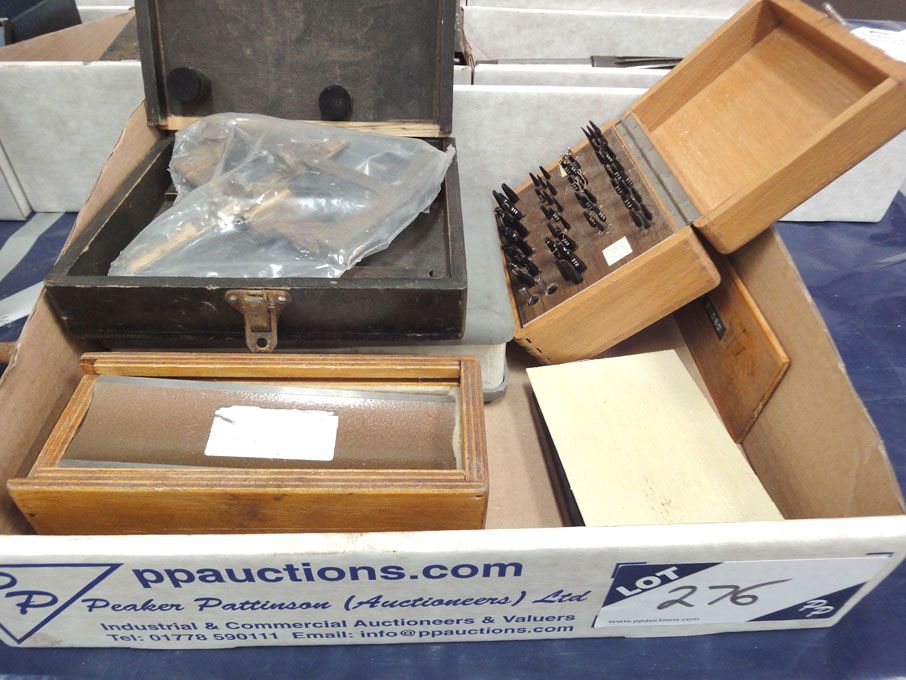Plongation tensomoter, Moore & Wright dials etc in...