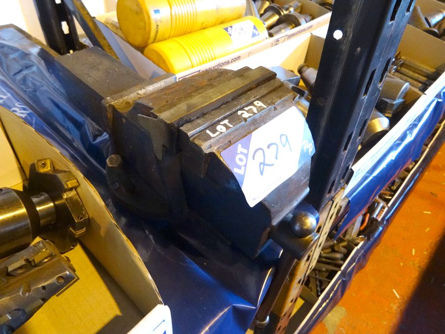 120mm wide bench vice - lot located at: KingsCliff...