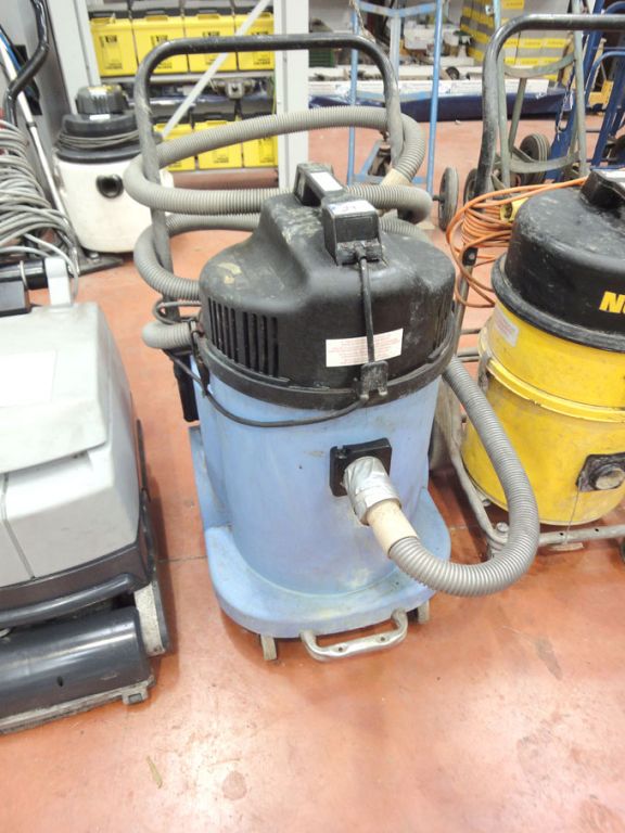 Numatic industrial vacuum, 110v - Lot Located at:...
