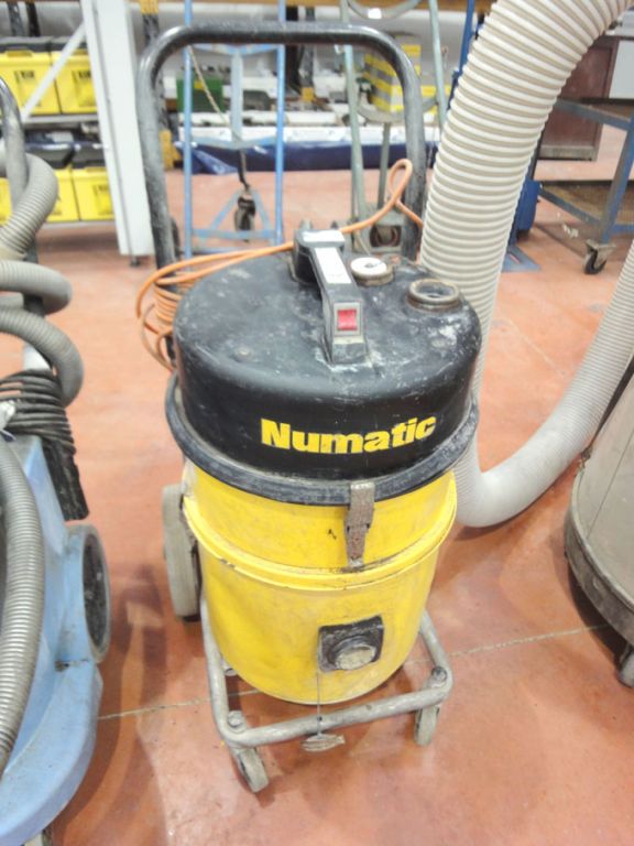Numatic H2D452H industrial vacuum, 110v, 1700W - L...