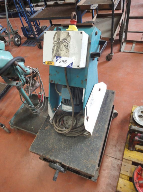 Mobile electric notcher on elevating trolley - Lot...