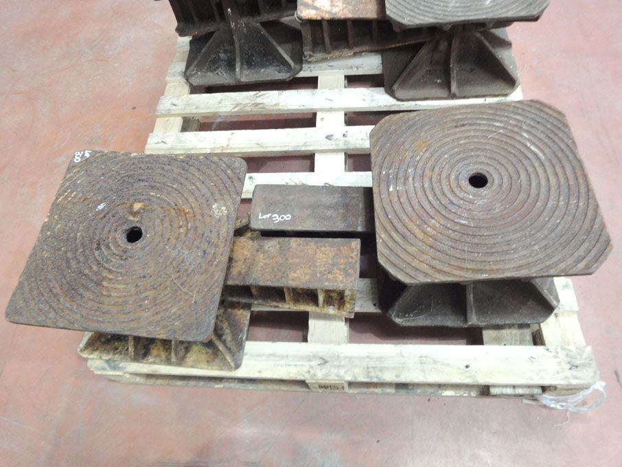 2x steel ship building wedges, 350x350mm platform...