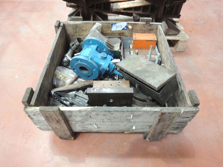 Qty various machine spares inc: toolpost, swivel v...