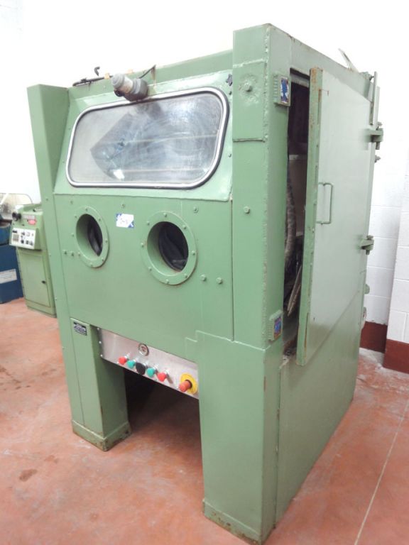 Abrasive Developments bead blast cabinet, 11kW mot...