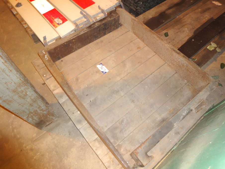 Set of fork truck forks, 1000mm long to fit 500mm...