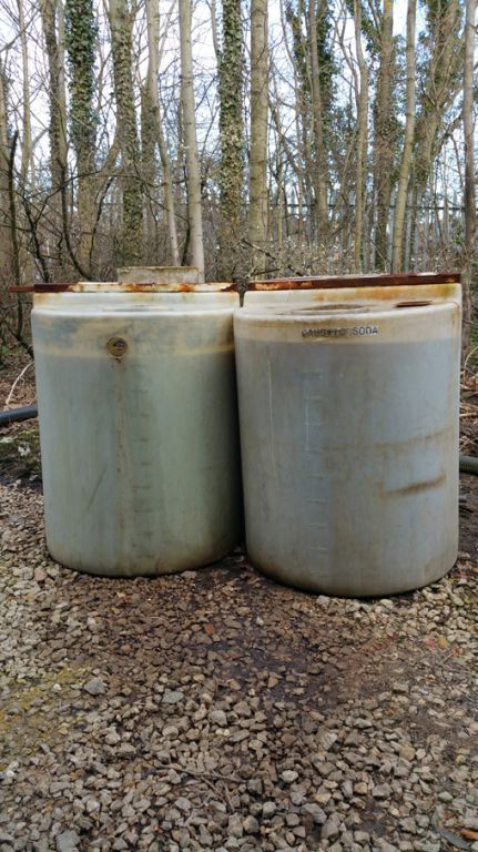 2x 1000ltr polypropylene storage tanks - lot loc...