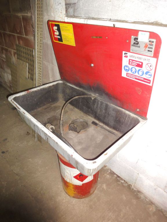 Safety Kleen 17.7 parts washer, 730 x 430 x 170mm...
