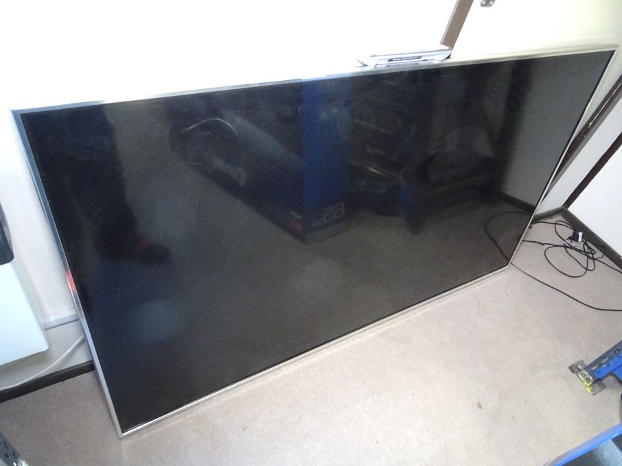 Panasonic TX-L65WT600B LCD TV with remote