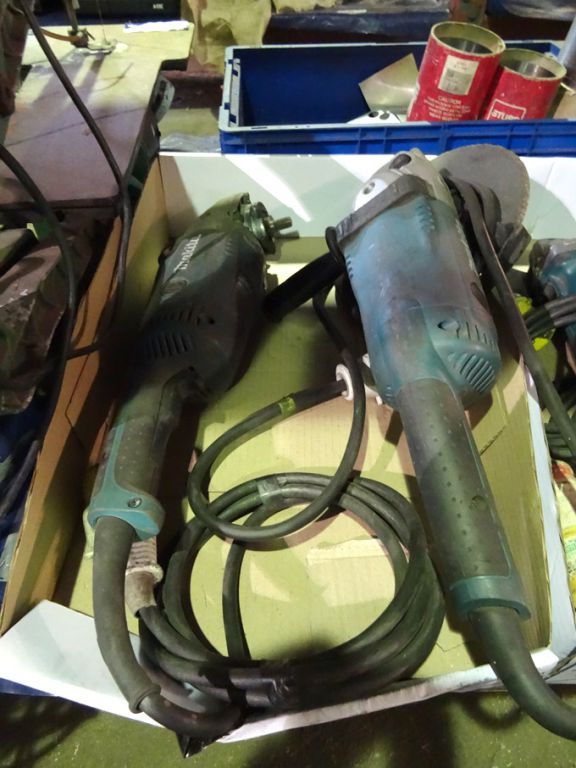 Makita GA9020 9" angle grinder, 110v (2014) & Maki...