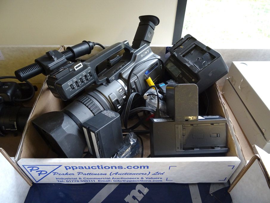 Sony DSR-PD150P digital camcorder, Sony ECM-NV1 mi...
