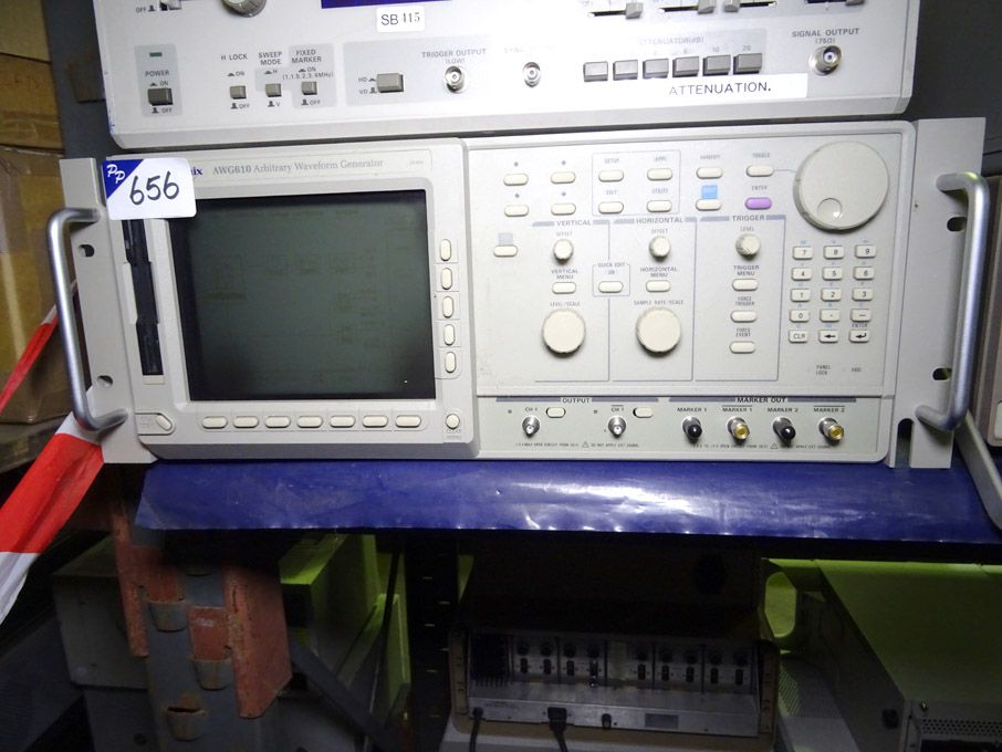 Tektronix AWG 610 arbitrary waveform generator, 2....