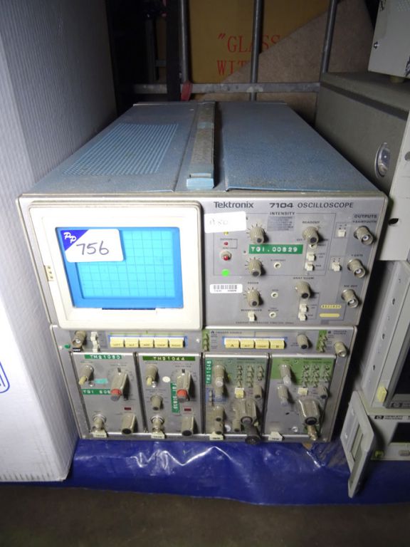 Tektronix 7104 oscilloscope, 2x 7829, 7B15 & 7B10...