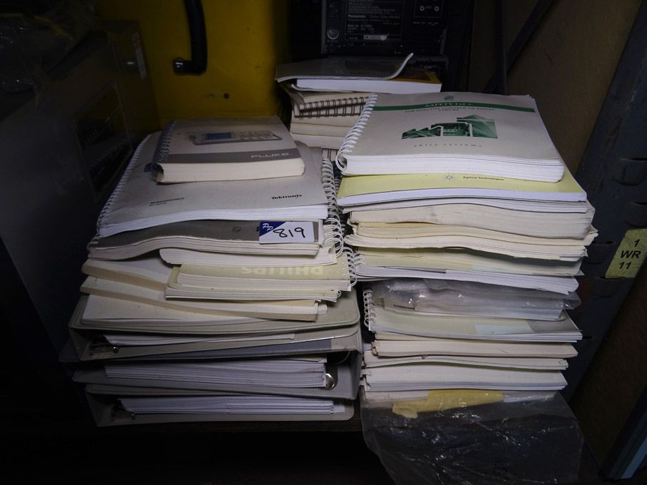 Qty various test equipment manuals inc: Tektronix,...