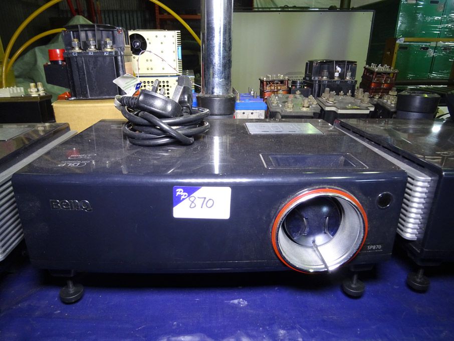 BenQ SP870 digital projector with ceiling bracket