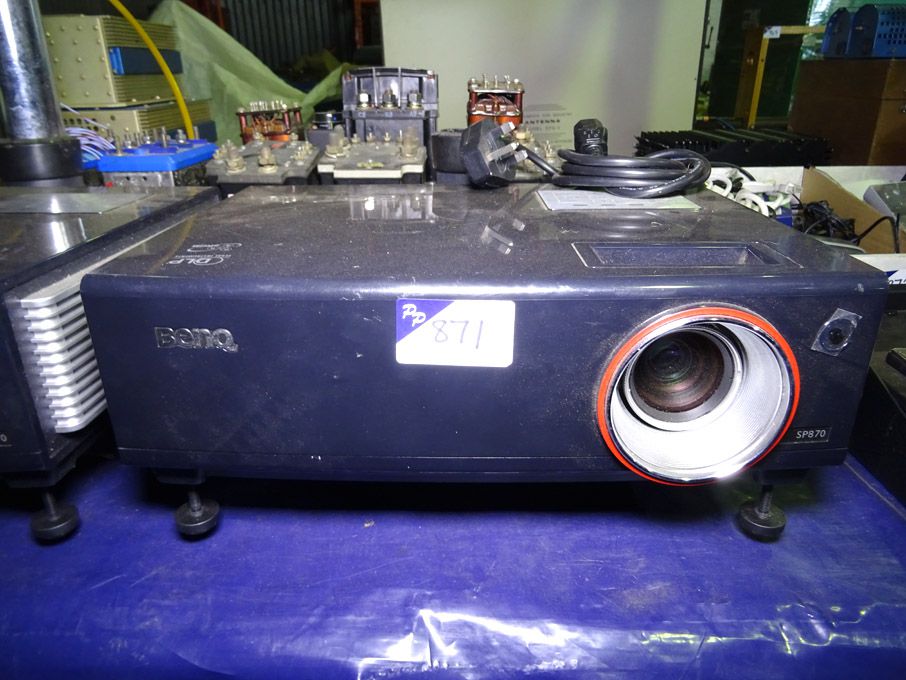 BenQ SP870 digital projector with ceiling bracket