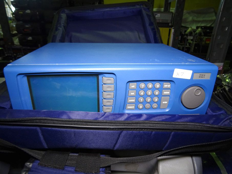 Druck DPI515 pressure controller calibrator in car...