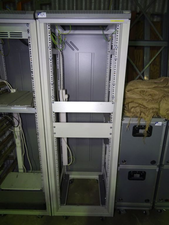 Single 19" rack / cabinet with power cables, 600x1...
