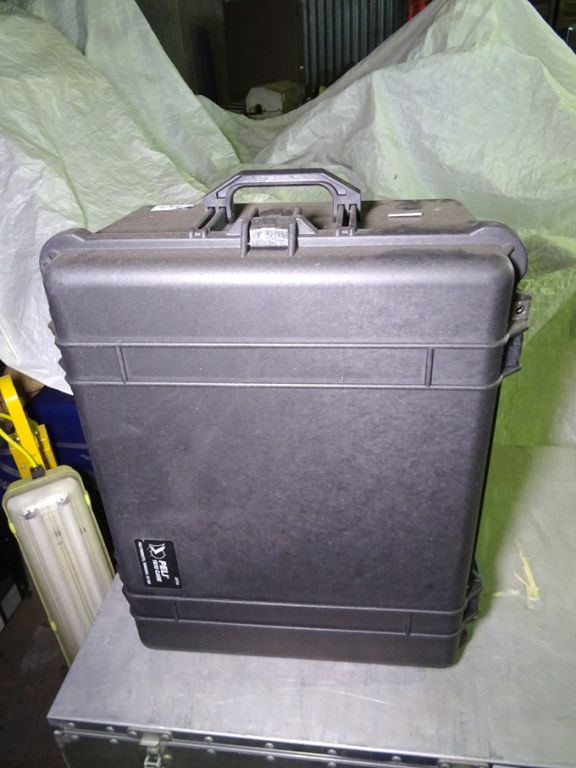 Peli 1610 protective case on wheels (boxed / unuse...