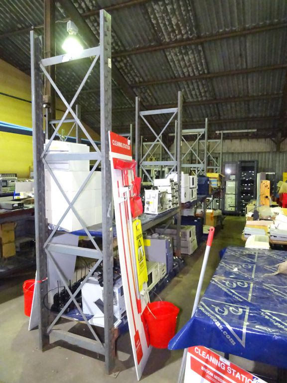 3 bay heavy duty boltless pallet racking, 2 shelve...