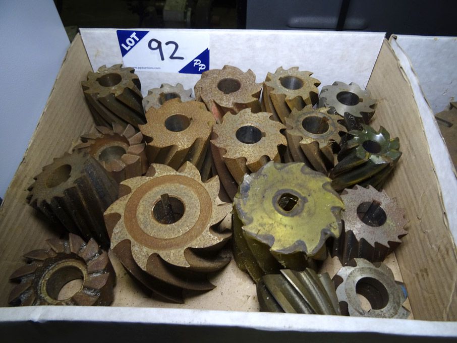 Qty various HSS milling cutters to 4" dia. approx....