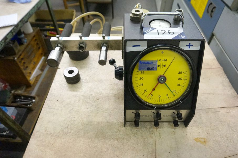 Mercer Multi-Clearline pressure gauge