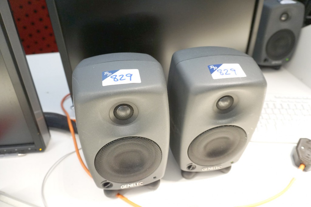 2x Genelec 8020B bi-amplified monitoring system -...