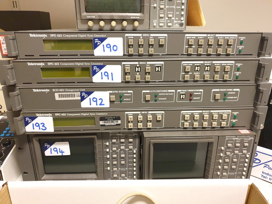 2x Tektronix WFM 601A serial component monitors