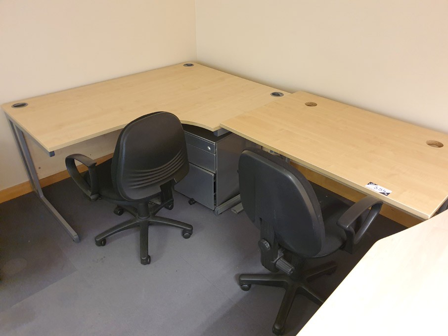 4x various maple 'L' shape & curved office desks