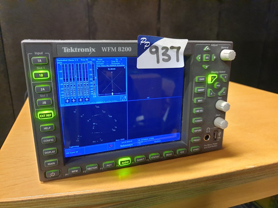Tektronix WFM8200 waveform monitor