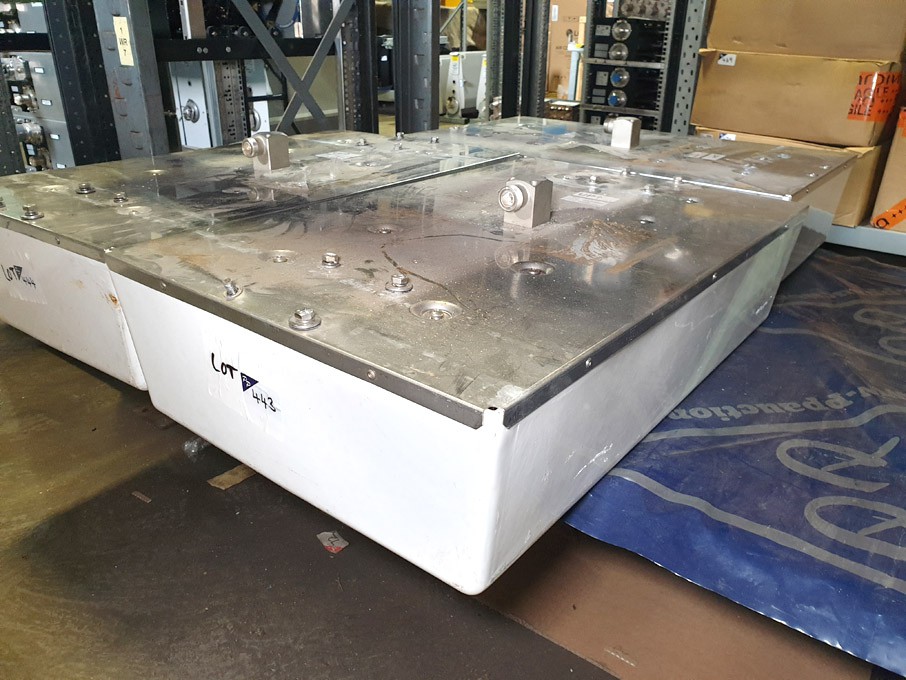 Sira UTV-02 panel antenna - Lot located at: PP Sa...